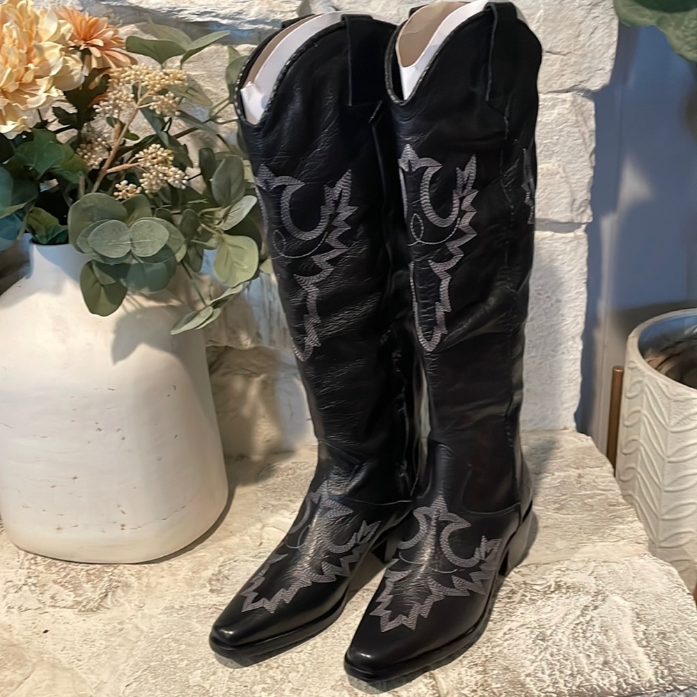 Donald J Pliner 7.5m(wide) women’s  Marina black over the knee Western boot.